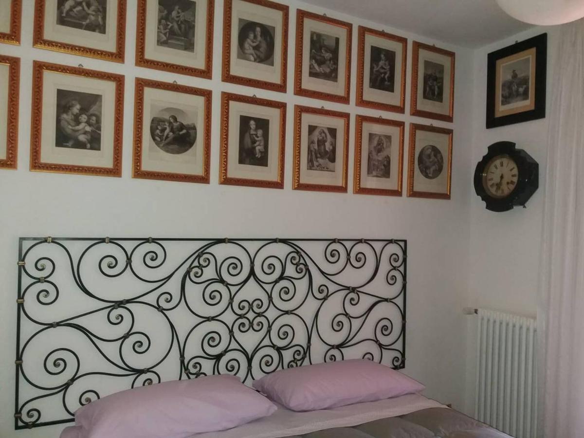 Casa Intignano - Camera Con Bagno E Portico Vista Lago Tremezzo Luaran gambar