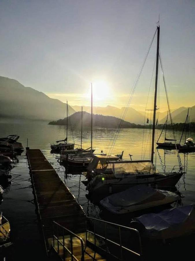Casa Intignano - Camera Con Bagno E Portico Vista Lago Tremezzo Luaran gambar