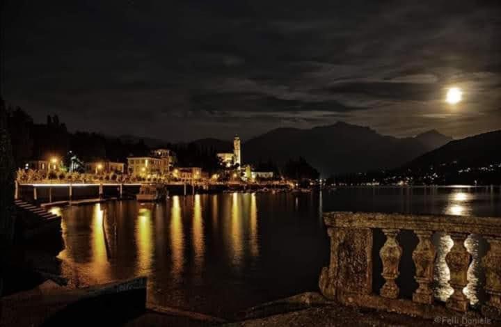 Casa Intignano - Camera Con Bagno E Portico Vista Lago Tremezzo Luaran gambar